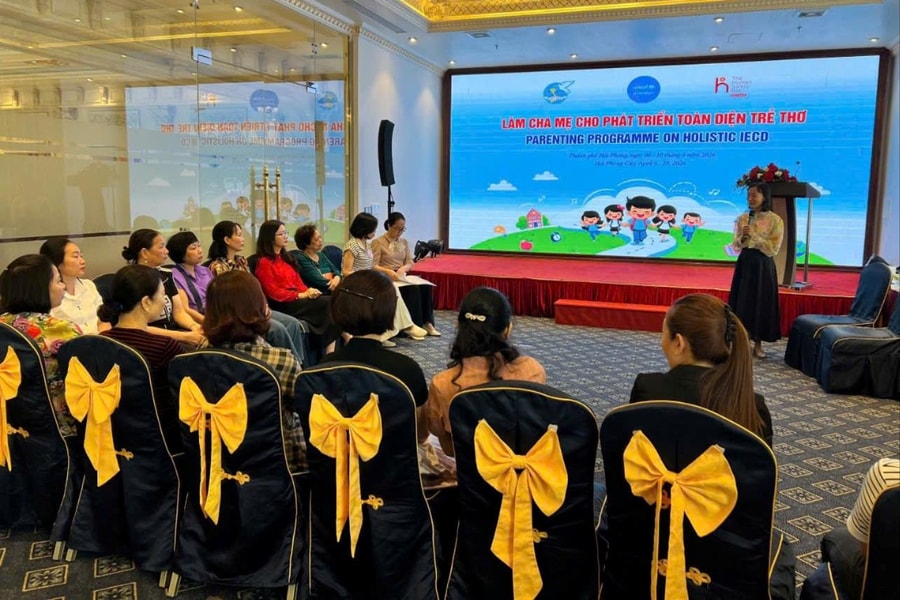 Làm cha mẹ cho phát triển toàn diện trẻ thơ