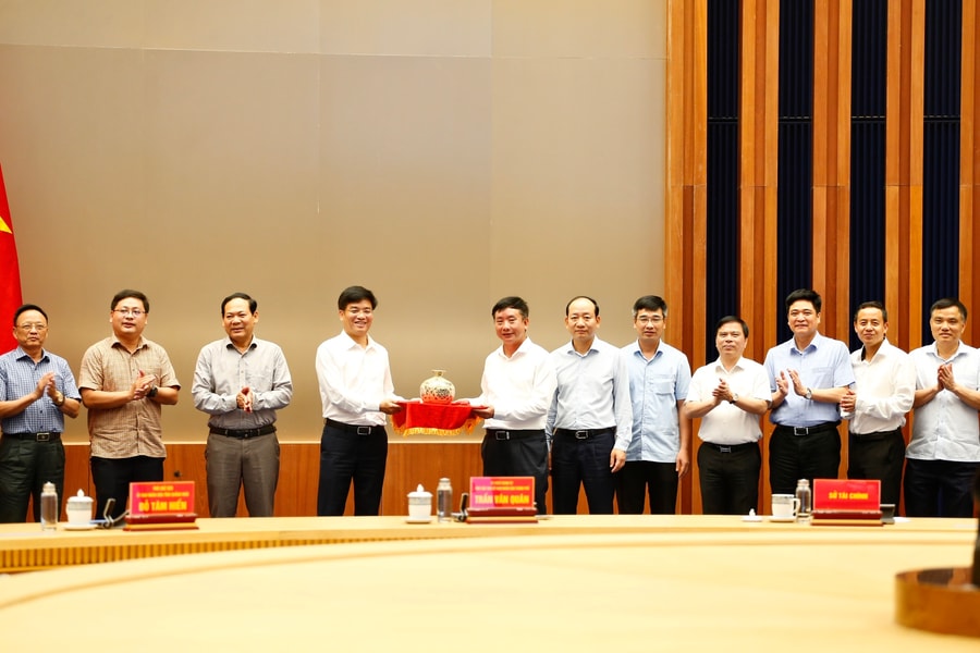 Hải Phòng - Quảng Ngãi trao đổi kinh nghiệm phát triển khu công nghiệp, khu kinh tế
