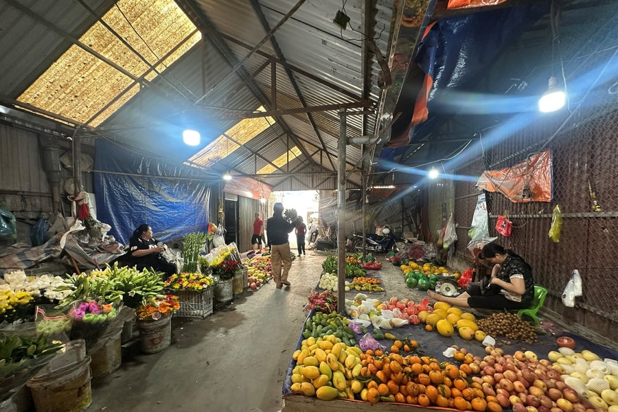 Chợ Quý Kim xuống cấp, tiểu thương gặp khó trong kinh doanh