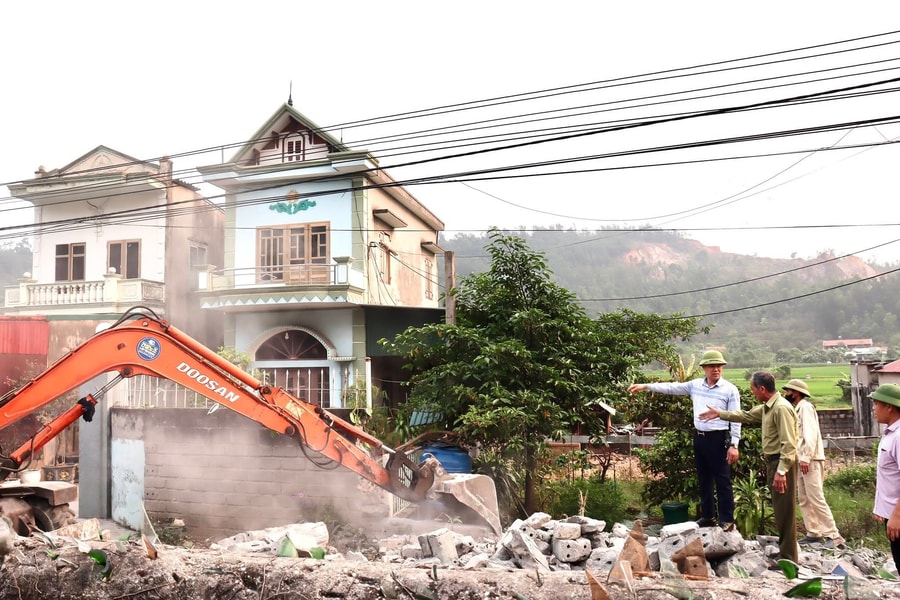 Người dân Nhị Chiểu hiến gần 1.000 m2 đất để mở rộng đường đến trường