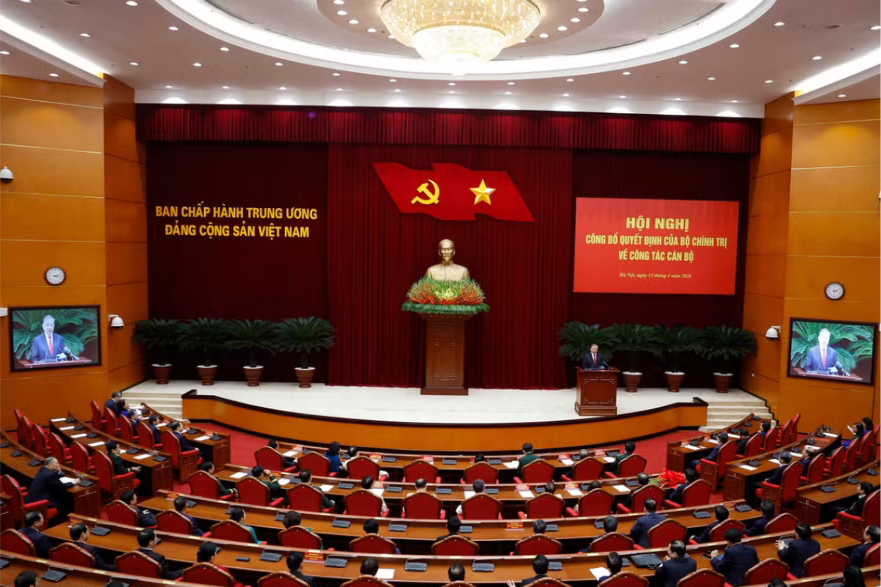 Hội nghị công bố Quyết định của Bộ Chính trị về công tác cán bộ