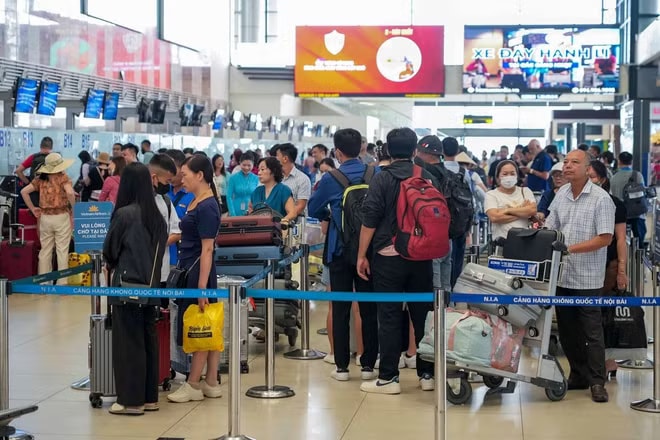 Nhiều đường bay hết vé, giá cao dịp nghỉ lễ 30/4