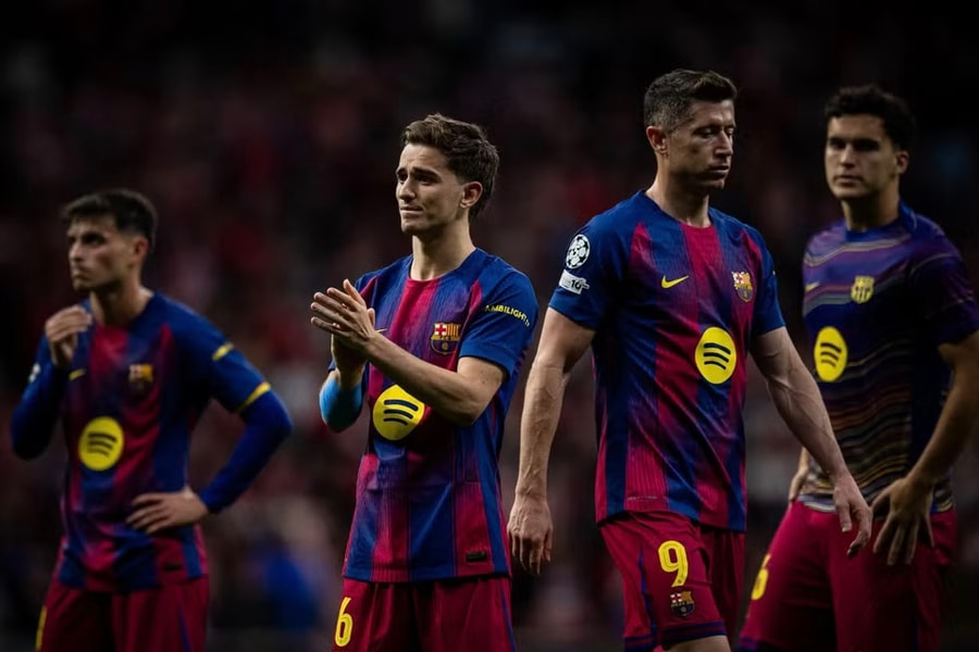 Barcelona và Liverpool bị loại khỏi Champions League