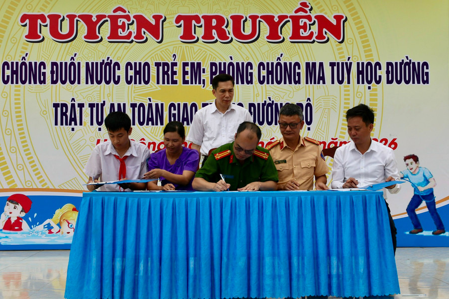 Phổ biến kiến thức phòng chống đuối nước, ma túy học đường cho học sinh ở Hà Đông