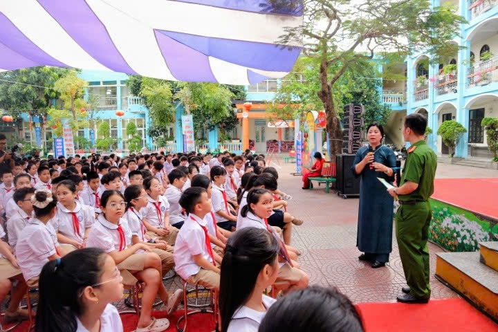 Tuyên truyền bảo vệ môi trường, an toàn thực phẩm cho học sinh Trường Tiểu học Nguyễn Văn Tố