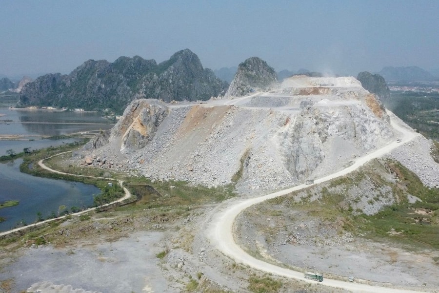 Auction of mineral mining rights