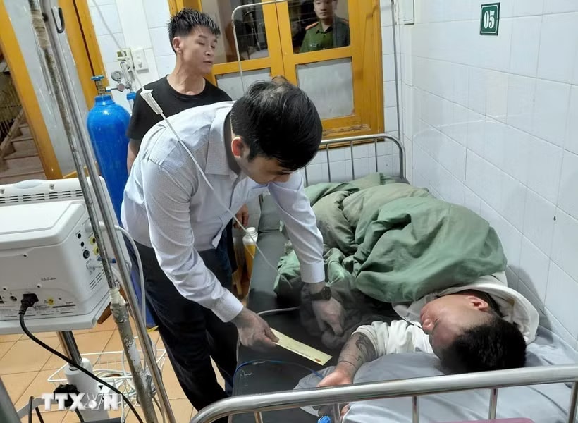 Dông lốc, mưa đá làm 4 người bị thương và nhiều thiệt hại tại các địa phương