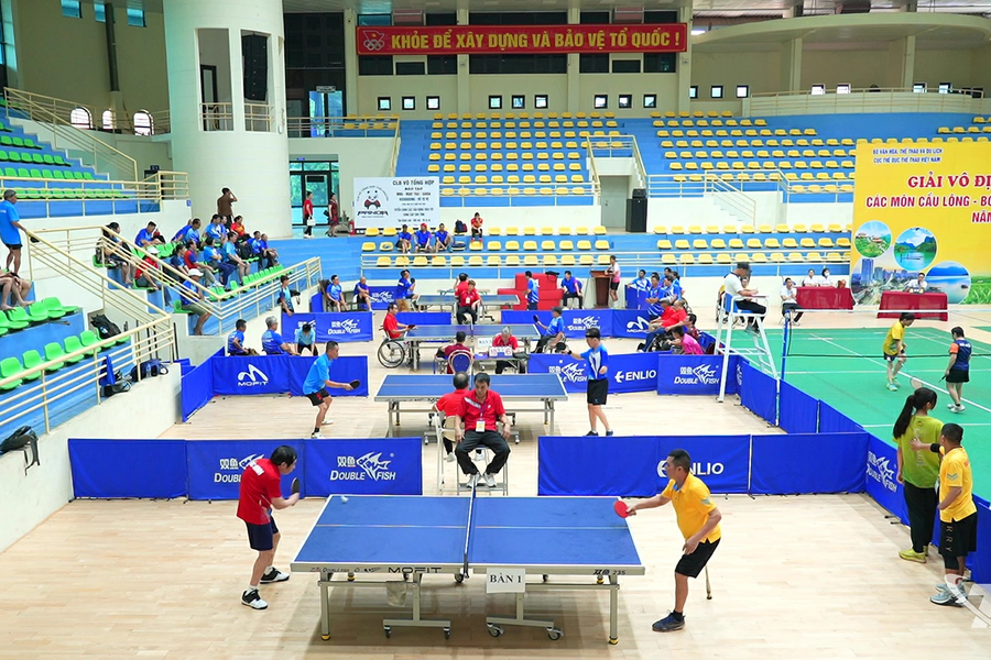 Hơn 140 vận động viên khuyết tật tranh tài tại giải vô địch quốc gia các môn cầu lông, bóng bàn