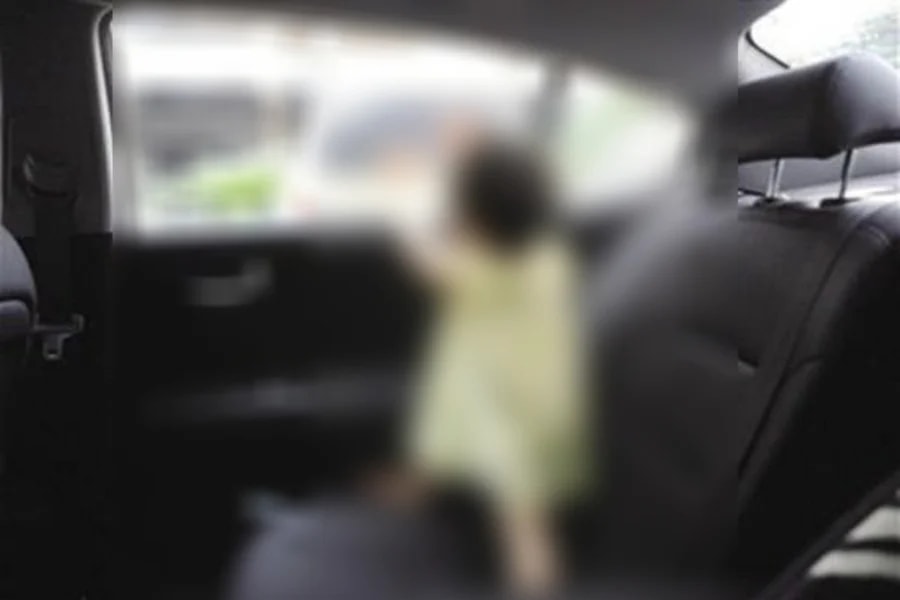 Đau lòng bé gái tử vong trong xe ô tô của bố tại Nghệ An