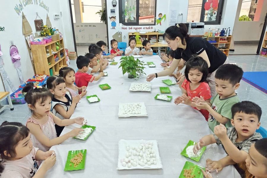 Luật Dân số mới: Gỡ 'nút thắt' để người trẻ sẵn sàng sinh con