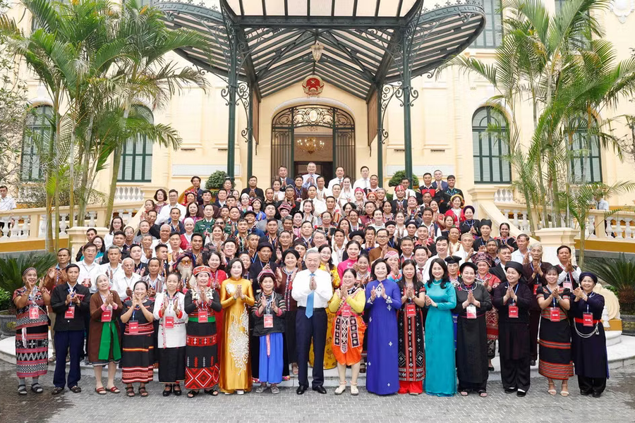 Tổng Bí thư, Chủ tịch nước Tô Lâm tiếp các già làng, trưởng bản, nghệ nhân, người có uy tín tiêu biểu toàn quốc