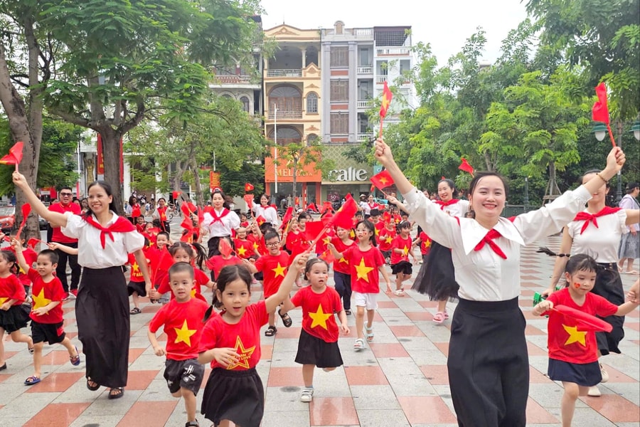 Học sinh, giáo viên nghỉ lễ đúng quy định, không hoán đổi ngày nghỉ