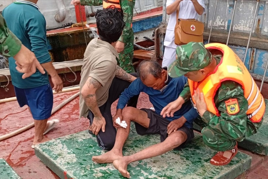 Kịp thời cứu nạn ngư dân bị chấn thương nặng trên vùng biển Bạch Long Vĩ