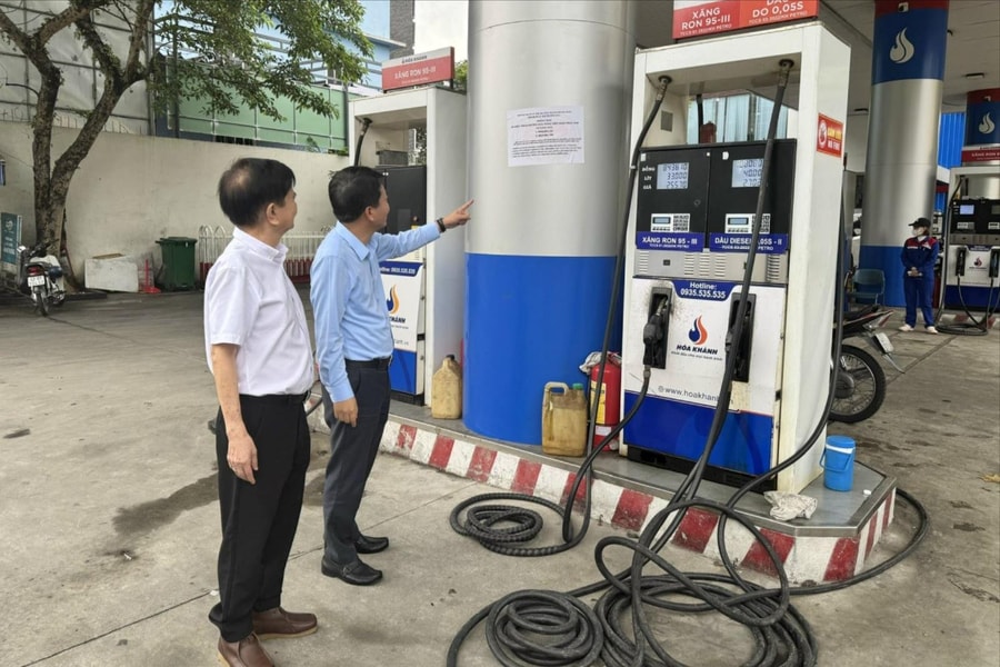 Xử phạt 3 doanh nghiệp đầu mối xăng dầu vi phạm quy định dự trữ