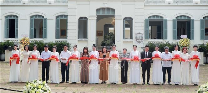 Khai mạc triển lãm gần 100 kiệt tác hội họa thế giới và Việt Nam