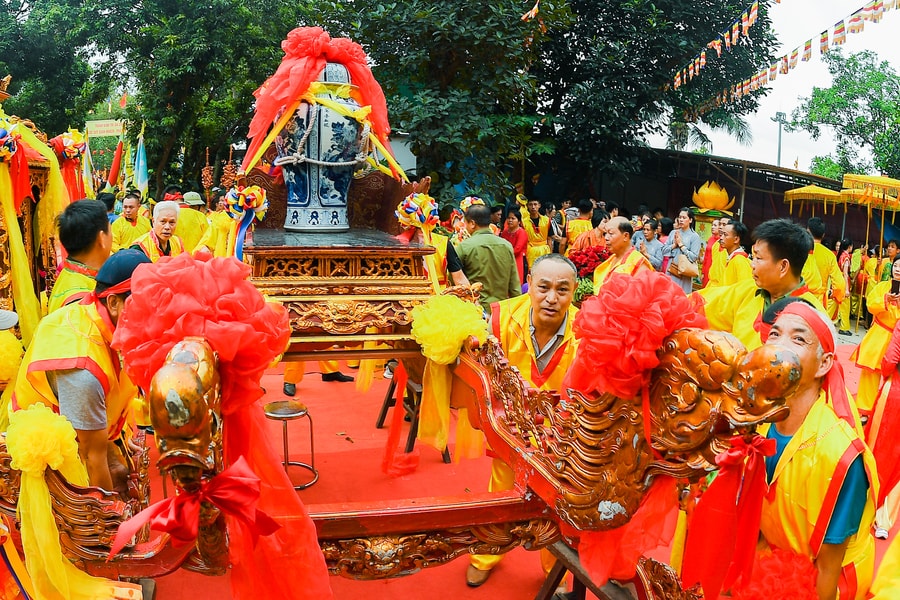 Unique water procession ritual at Nham Duong Pagoda