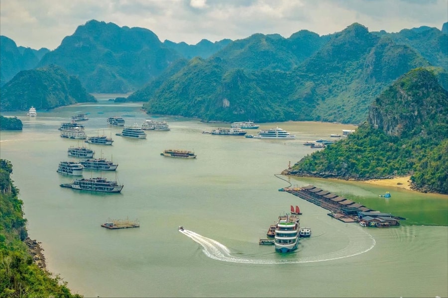 Tuyến tàu du lịch kết nối vịnh Hạ Long - Lan Hạ chính thức vận hành