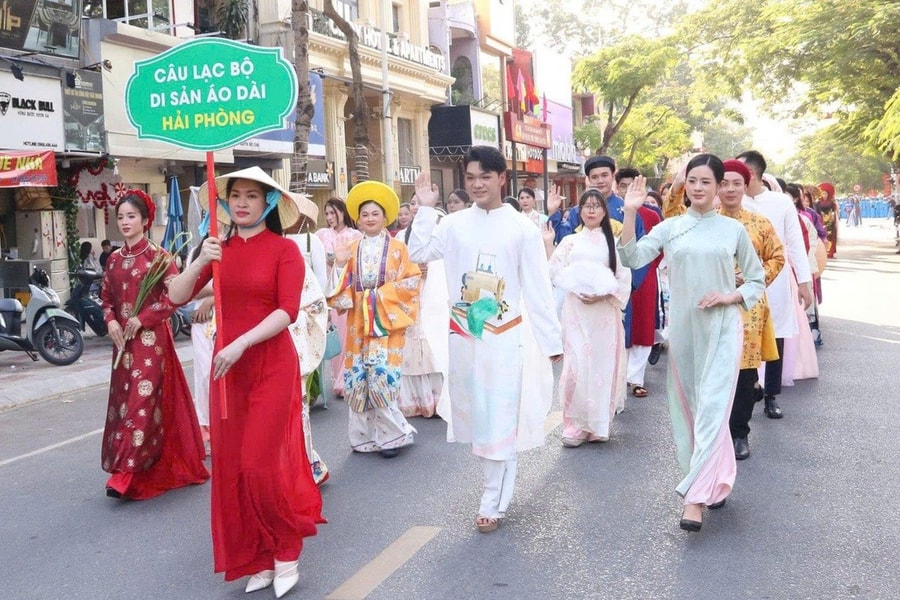 Kể chuyện yêu nước qua những tà áo dài di sản