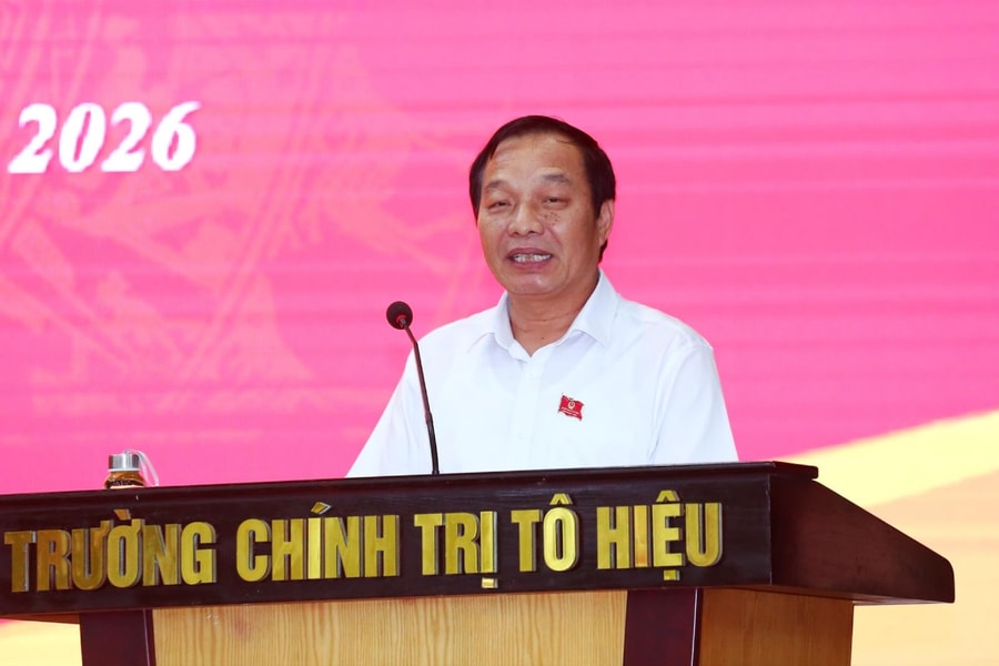 Đồng chí Lê Văn Hiệu tiếp xúc cử tri tại Trường Chính trị Tô Hiệu