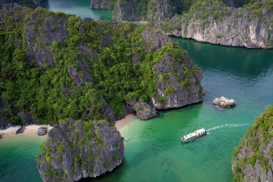 Mở đột phá du lịch biển từ hành trình xuyên vùng di sản