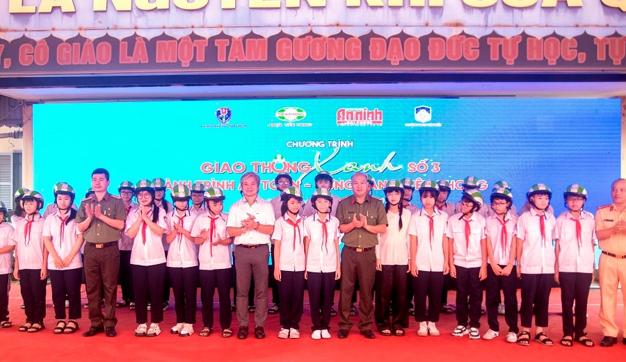 Giáo dục pháp luật về giao thông cho 1.270 học sinh An Dương