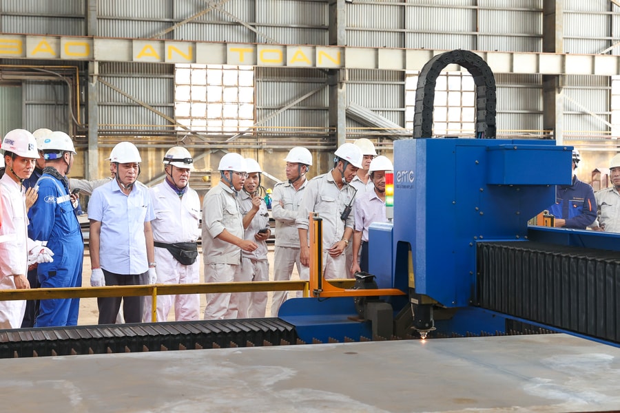 Doanh nghiệp đóng tàu vượt khó để tăng trưởng