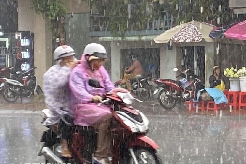 Miền Bắc có mưa dông, trời chuyển mát do không khí lạnh