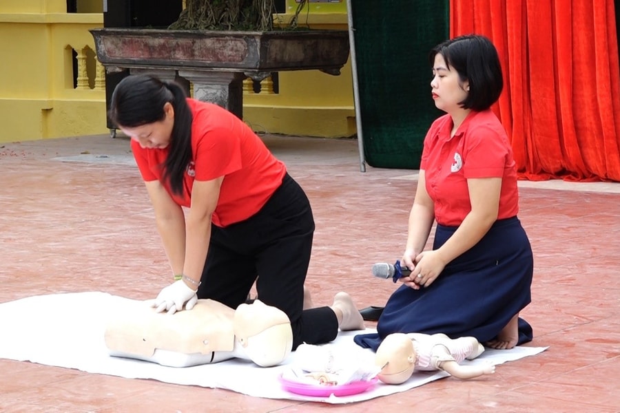 Học cách sơ cứu, bảo vệ trẻ em trước nguy cơ tai nạn dịp nghỉ lễ