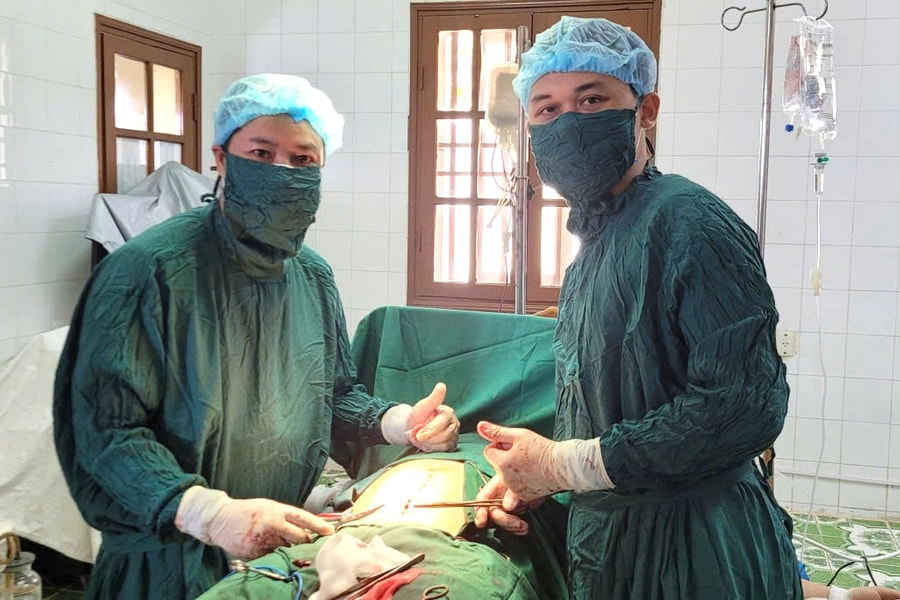 Cứu sống sản phụ mang thai ngoài tử cung vỡ tại đảo Bạch Long Vĩ
