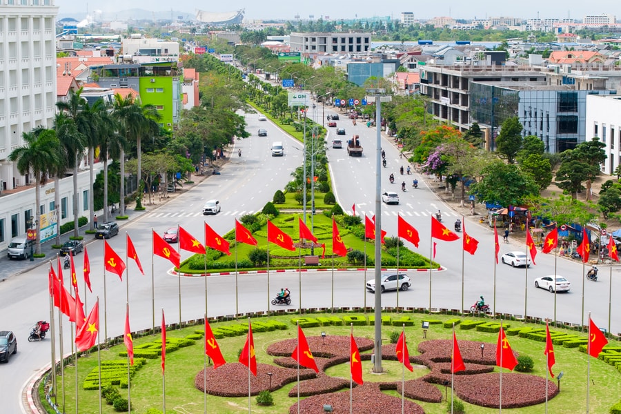 Hải Phòng rực rỡ cờ hoa