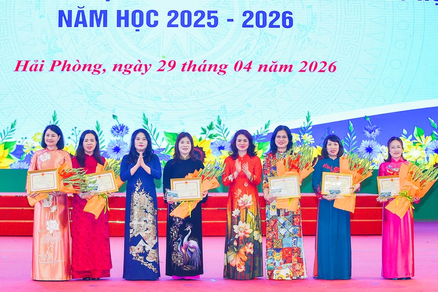 Công nhận 586 giáo viên tiểu học dạy giỏi cấp thành phố