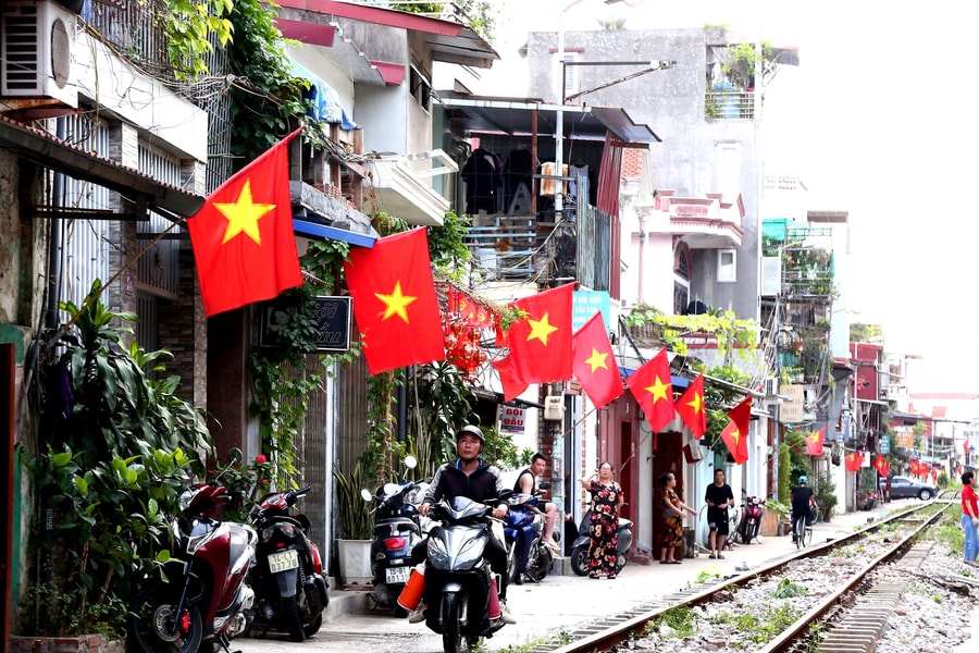 Brightening up Hai Phong's railway street