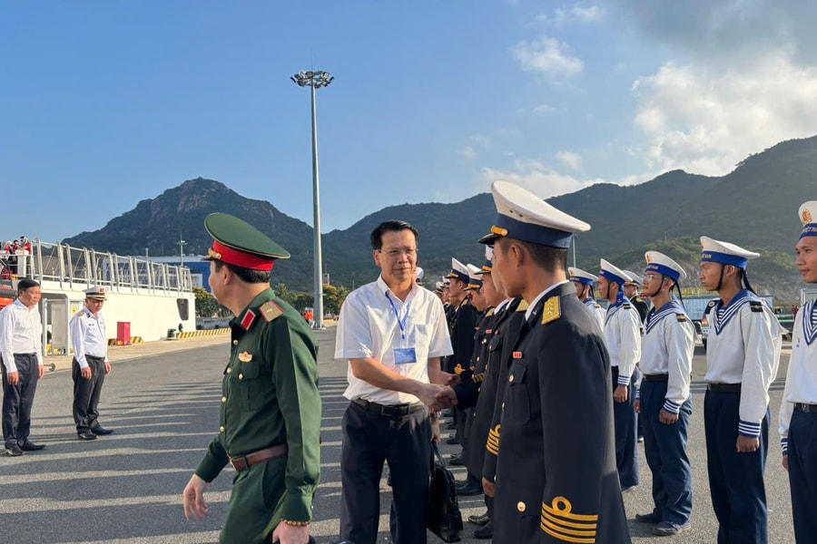 Đoàn công tác Hải Phòng thăm quần đảo Trường Sa, Nhà giàn DK1