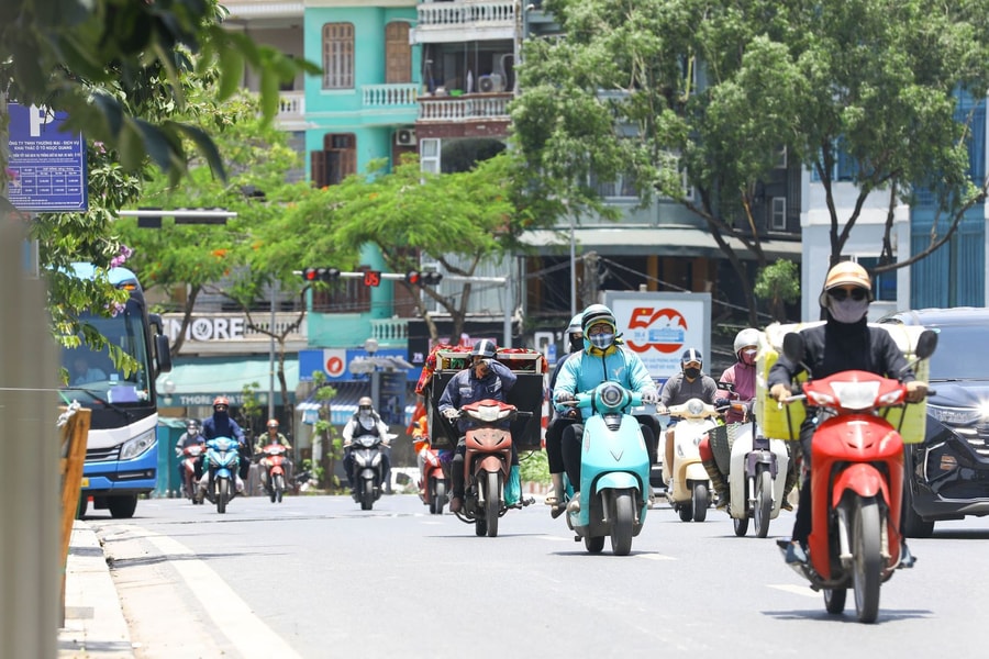 Bắc Bộ ban ngày trời nắng, chiều tối có mưa rào rải rác
