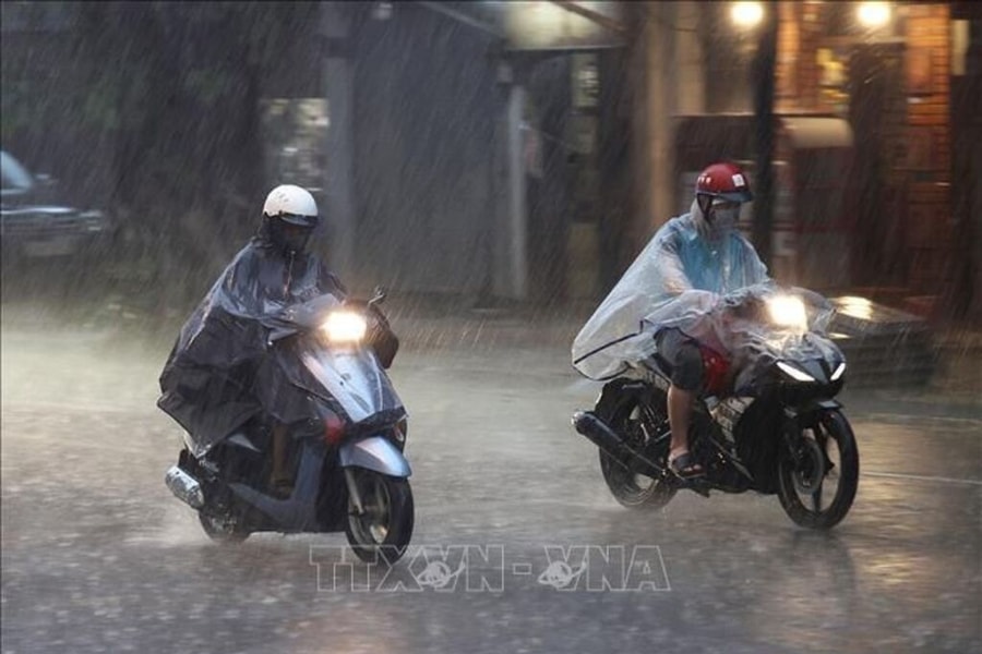 Mưa rào và dông rải rác khu vực Bắc Bộ và Trung Bộ