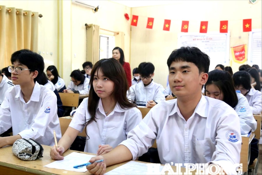 Học sinh lớp 12 'chạy nước rút' ôn thi tốt nghiệp