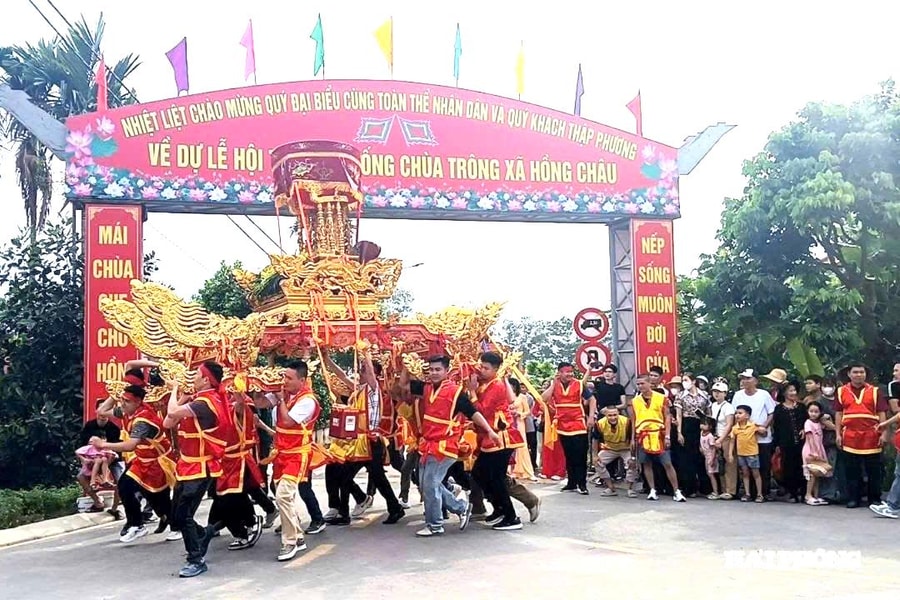 Chùa Trông rộn rã sắc màu lễ hội