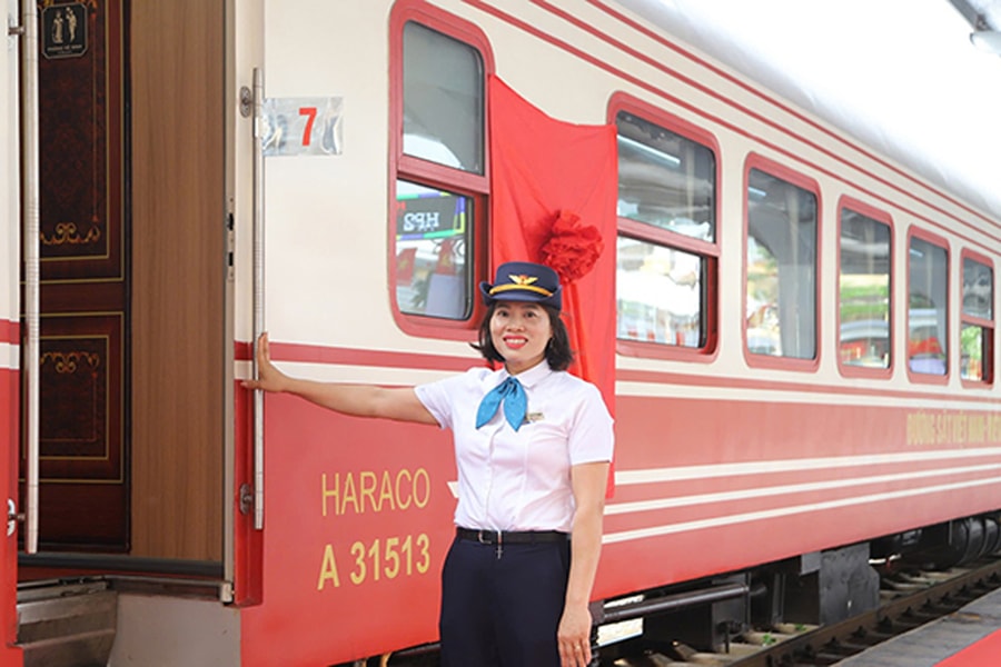 Tàu Hoa Phượng Đỏ giảm giá vé nhóm tuyến Hà Nội - Hải Phòng