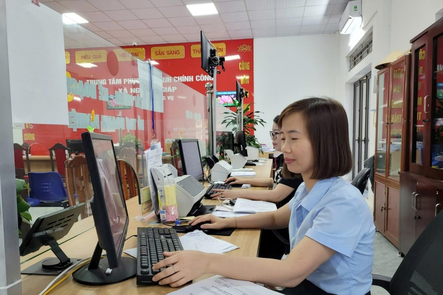 Quyết liệt cắt giảm thủ tục hành chính, phấn đấu tăng trưởng hai con số