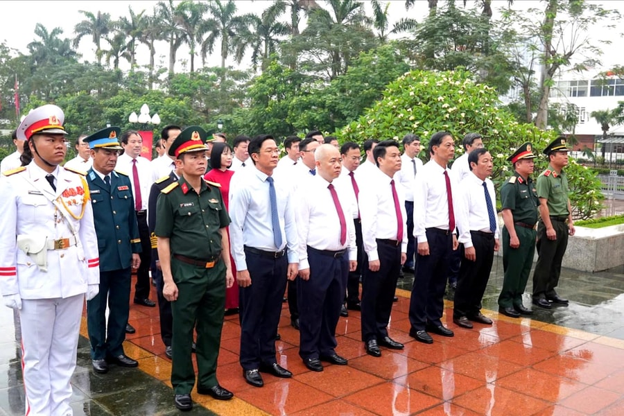 Lãnh đạo thành phố Hải Phòng dâng hương tưởng nhớ các Anh hùng liệt sĩ