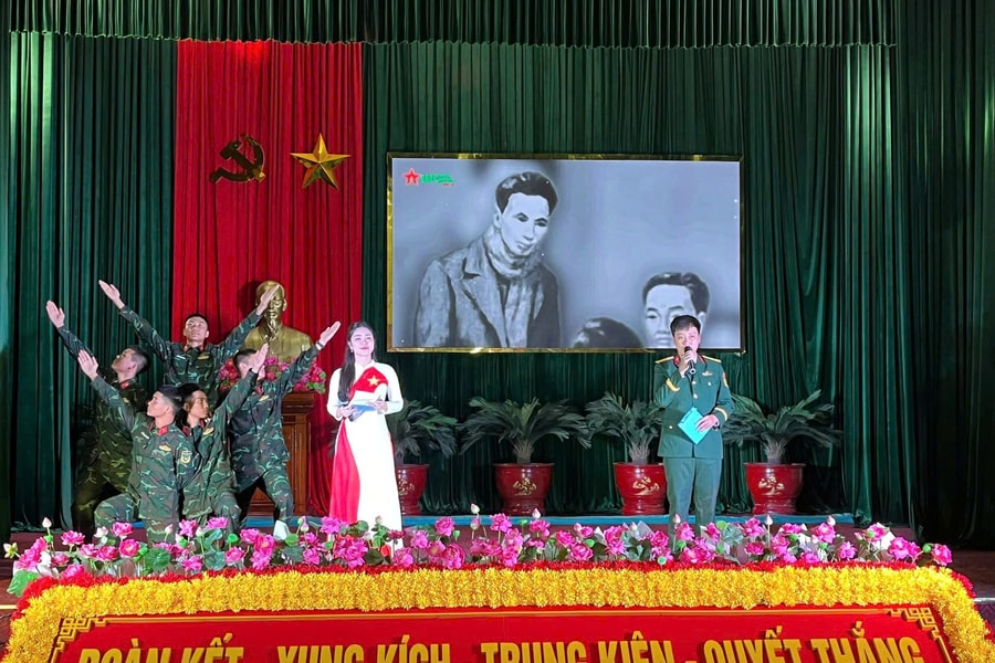 Làm mới giờ học chính trị của bộ đội