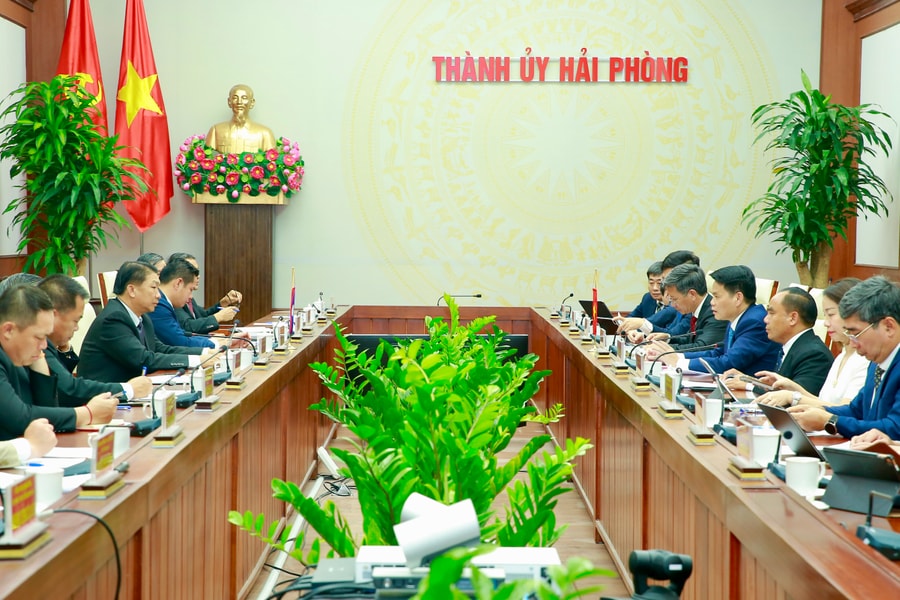 Bí thư Thành ủy Lê Ngọc Châu tiếp Đoàn đại biểu tỉnh Luông Pha Bang (Lào)