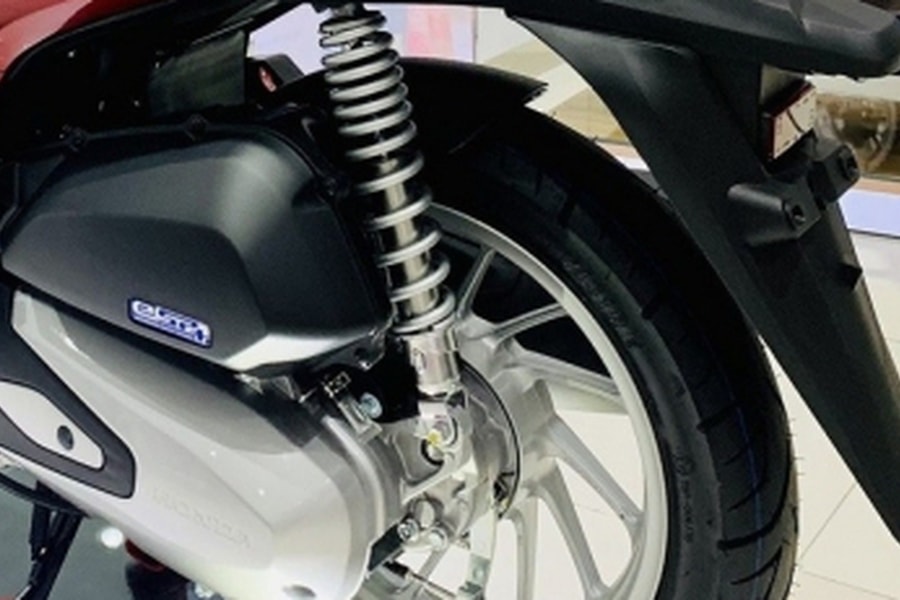 Giá xe máy Honda giảm mạnh, SH thấp khó tin