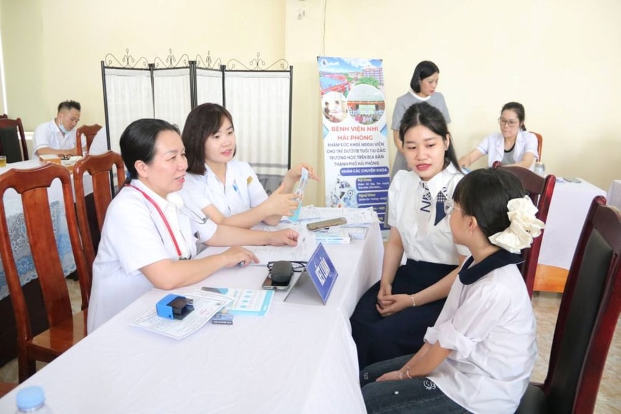 Bệnh viện Nhi Hải Phòng khám sức khỏe miễn phí cho hơn 1.000 học sinh