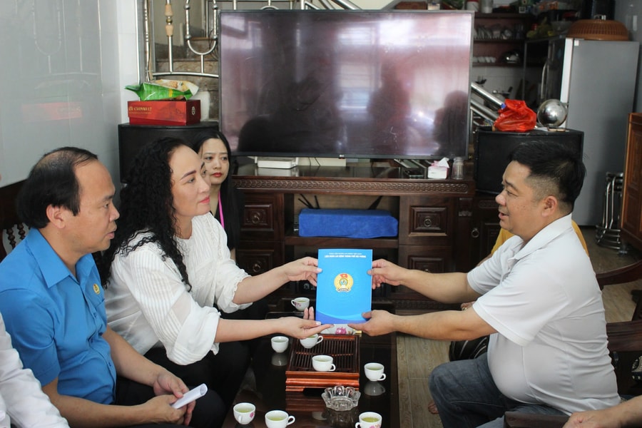 Tri ân những đóng góp thầm lặng của người lao động
