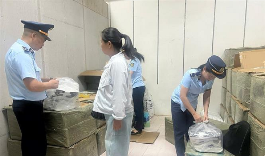 Thu giữ gần 2.000 sản phẩm giả mạo nhãn hiệu