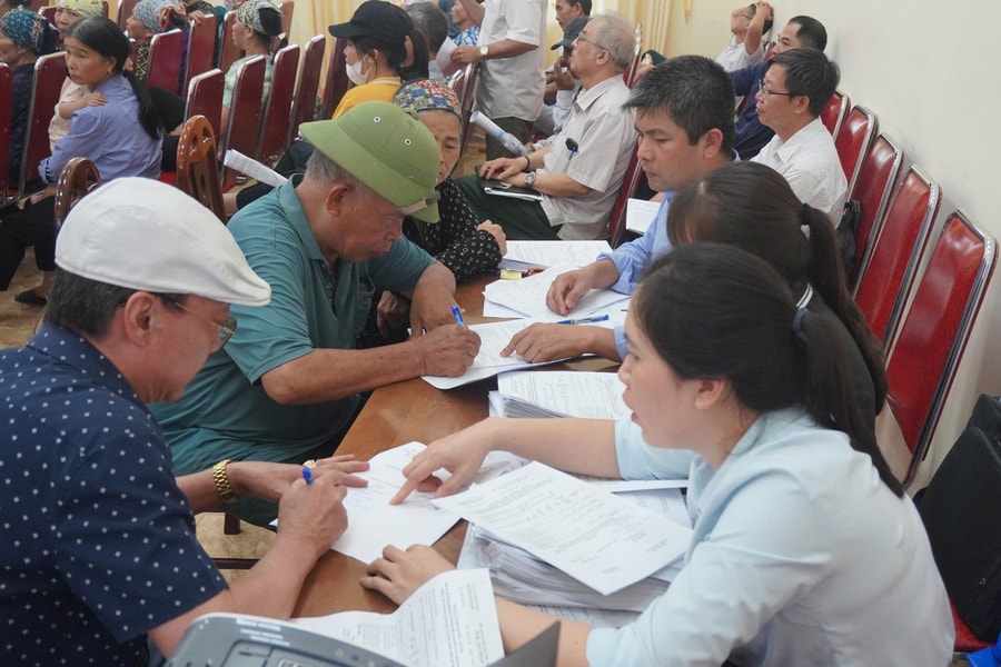 Hơn 260 hộ dân Kim Thành nhận tiền bồi thường dự án điểm dân cư nghìn tỷ