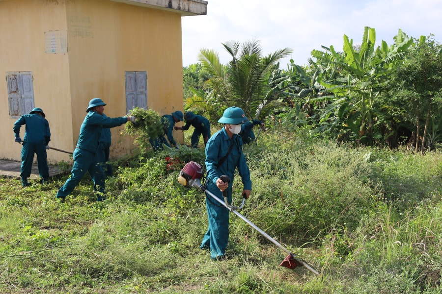Xã Chí Minh ra quân tổng vệ sinh đê điều