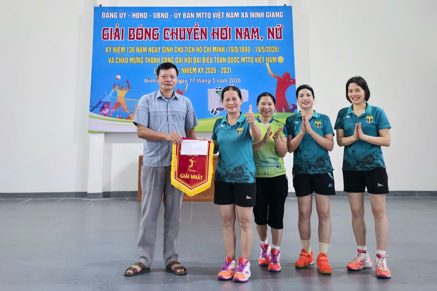 Xã Ninh Giang tổ chức giải bóng chuyền hơi chào mừng sinh nhật Bác