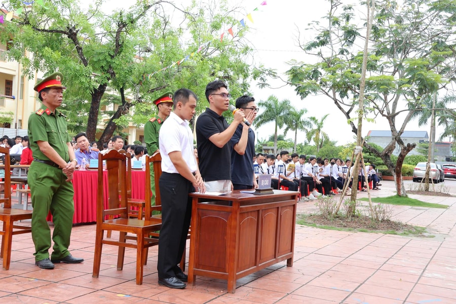 Học sinh Hà Đông trải nghiệm 'phiên tòa giả định' về ma túy học đường